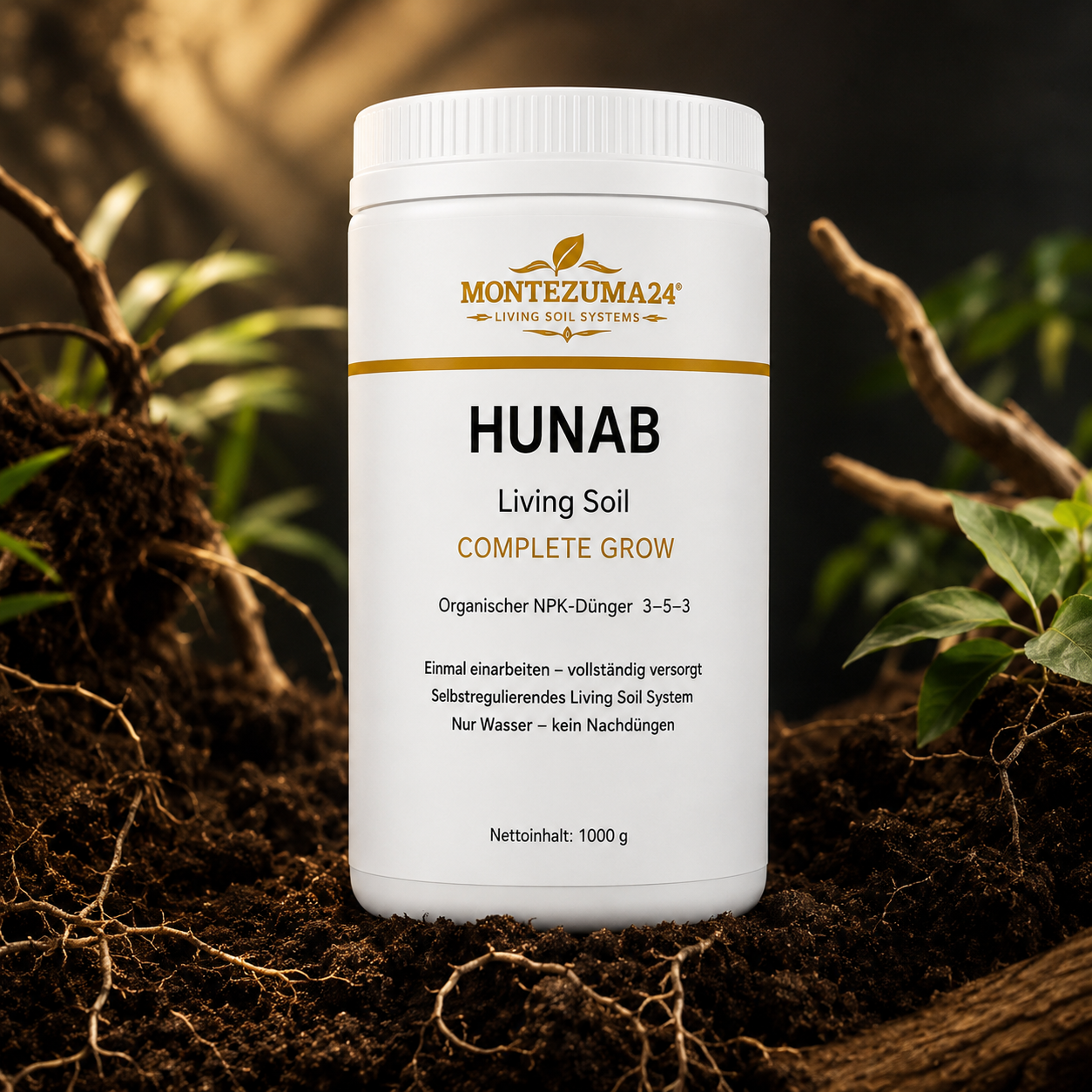 HUNAB Living Soil Complete Grow 1000 g von MONTEZUMA24 als organischer NPK-Dünger auf lebendiger Erde mit Wurzeln und Pflanzen für aktives Bodenleben